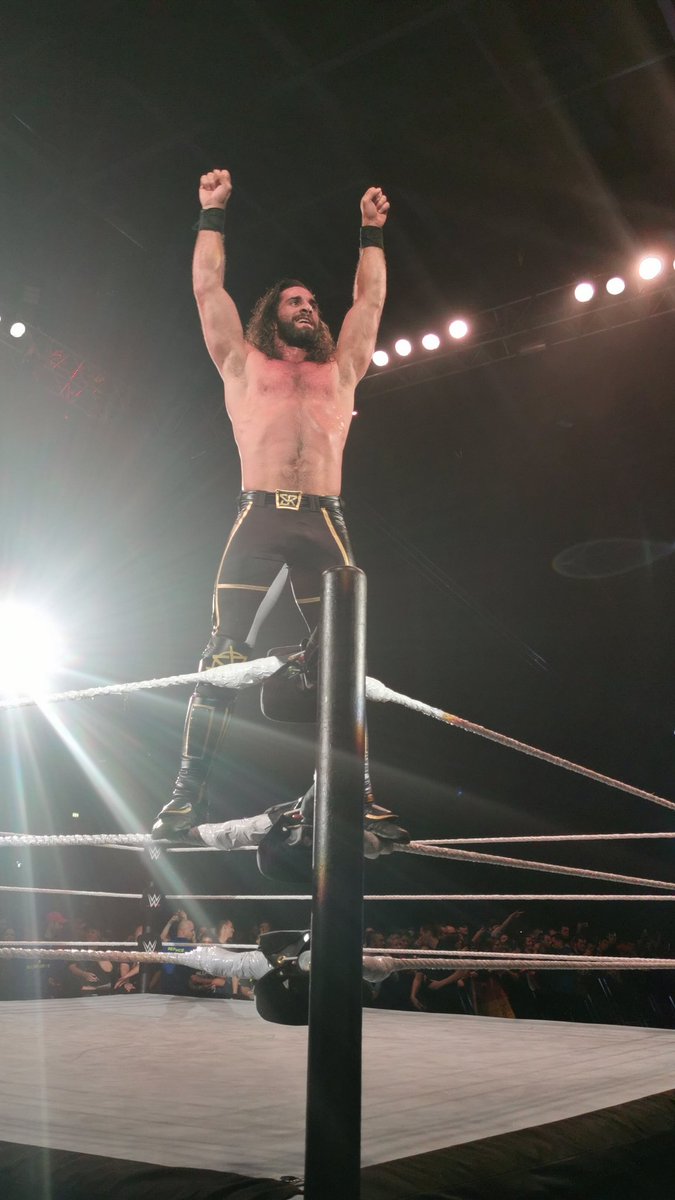 MelissaH25's tweet photo. #WWEMannheim @WWERollins https://t.co/YeAj8kZNx6
