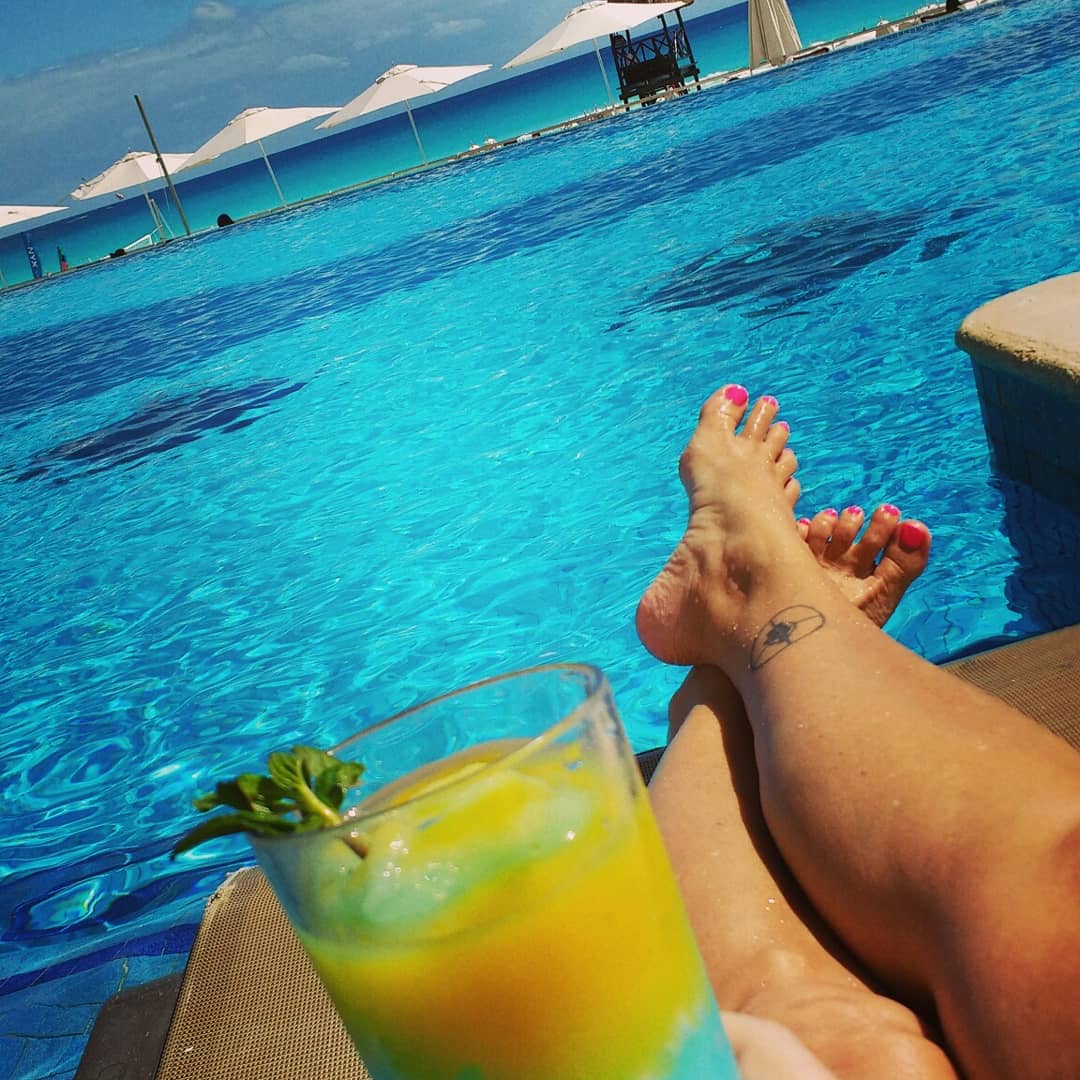 Day 2: Cocktails and lunch by the pool, ran into a school friend and roof time. This is #ThePalaceLife! #BeachPalace #Cancun <a href="/PalaceResorts/">Palace Resorts</a>