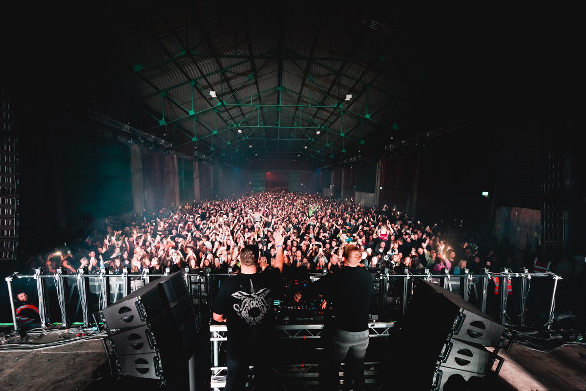 CamelPhat's tweet photo. “IMAGINE ALL THE PEOPLE...” THANK YOU LIVERPOOL!!! Completely overwhelmed by last night... The love &amp; support we received was incredible. Thank You 💙❤️ #HOME https://t.co/FUPMAkJl2k