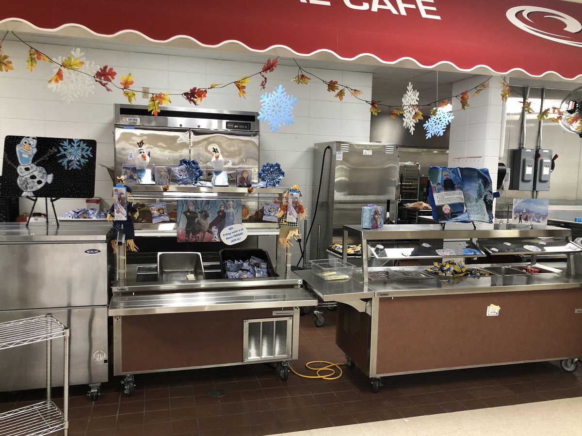 KotlowskiTanya's tweet photo. Elementary students loved Friday’s Frozen theme. Thank you kitchen staff for making this lunch special. #necedahpride https://t.co/7OwZSJezVb
