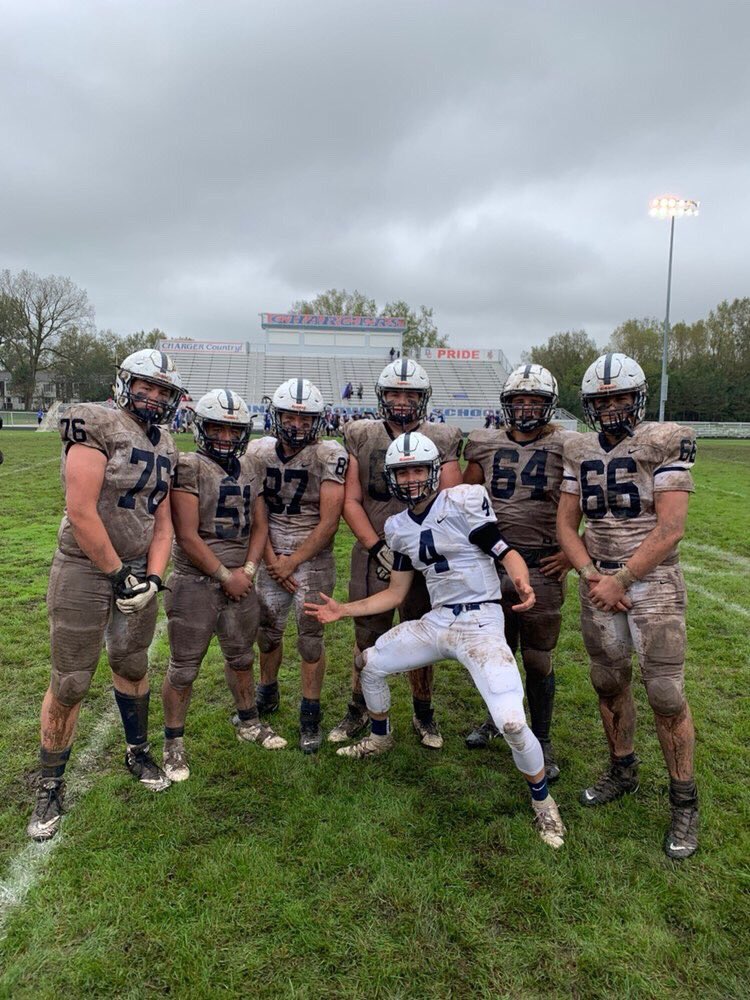 linemanissues's tweet photo. Guess the QB https://t.co/wfDNK8zC8i