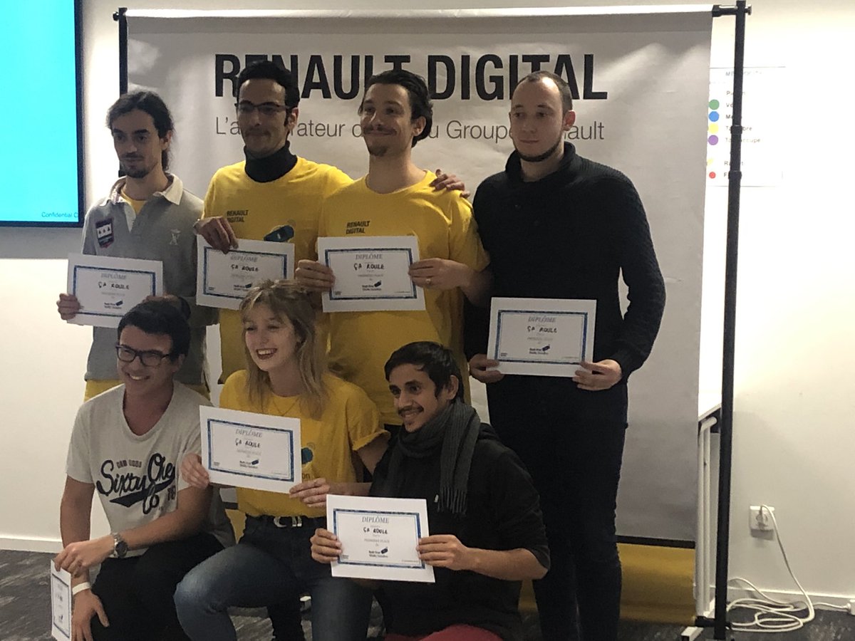 CorinaCimpeanu's tweet photo. Et l’equipe gagnante de notre Rush Hour Hackathon !#MobilityHackathonRD https://t.co/tSCXZNM6mi