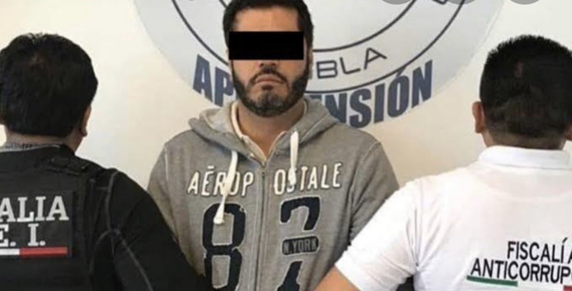 DETIENEN AL ALCALDE DE PUEBLA Felipe Patjene fue detenido en el aeropuerto de CDMX donde tomaría el vuelo para su boda🤵🏻👰🏻.
La Fiscalía de Puebla confirmó que la orden fue solicitada por probable comisión del delito de uso ilícito de sus atribuciones.