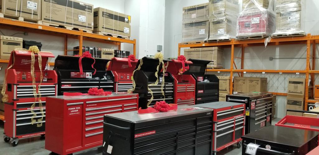 angelma1202's tweet photo. #Holidaycaptain
4925 ready for the holiday sales in toolboxes! @CrystalCritchl1 @jonbaumann304 https://t.co/T6GPxk57MM