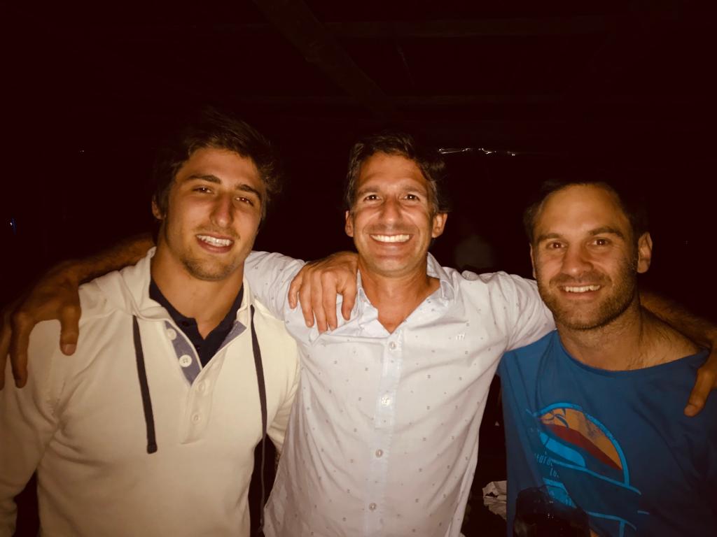 JuanPintosc's tweet photo. @OCC_RUGBY 
Ayer fui al club a felicitar, a dar gracias, a festejar... 
y me regalaron esto... gracias genios @santiiarata @mantecol85 https://t.co/YJJUWq8yDC