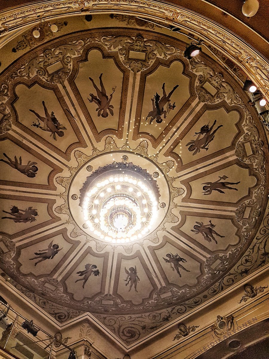 by_helsinki's tweet photo. Aleksanterin teatteri❤
#miittaelää
#loistava #miittasorvali #tänään
#helsinkibyheidi❤
#helsinki #discoverFinland #Finland #visithelsinki #visitfinland #myhelsinki #ourfinland #businessfinland #helviestinta #thisisfinland https://t.co/mIqAmoSIVW