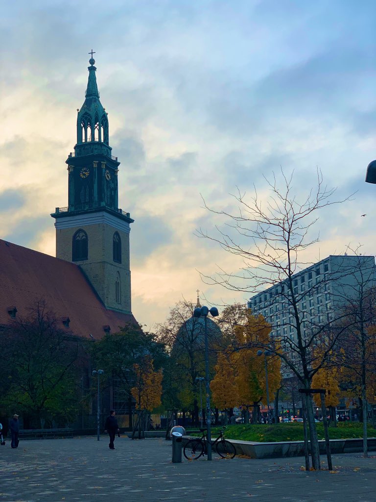 Ruchira_B's tweet photo. Reach out and touch the sky! @Wharton #berlinsky https://t.co/KMT3OFG7fB