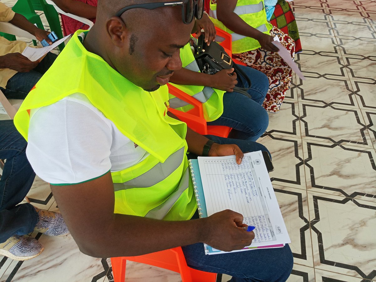 Beugre77079671's tweet photo. Images fortes de la formation CMA-GKS : présentation et explication du GPS ,fiche d'adhésion, logo,devise hymne ,Constitution et installation des CLC ,projection vidéo explicative du GPS et CLC à #ATTECOUBE
Pour la victoire de son Excellence Guillaume Kigbafori Soro
#JPS-#GPS https://t.co/kR5zQaIRG9