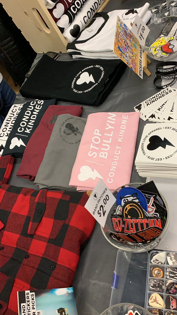 ApparelThunder's tweet photo. We are in Bolton !! At the Caledon Markets!! Day 3 of our tour!! #tour #conductkindness #brand #apparel https://t.co/USlGb4iwVx