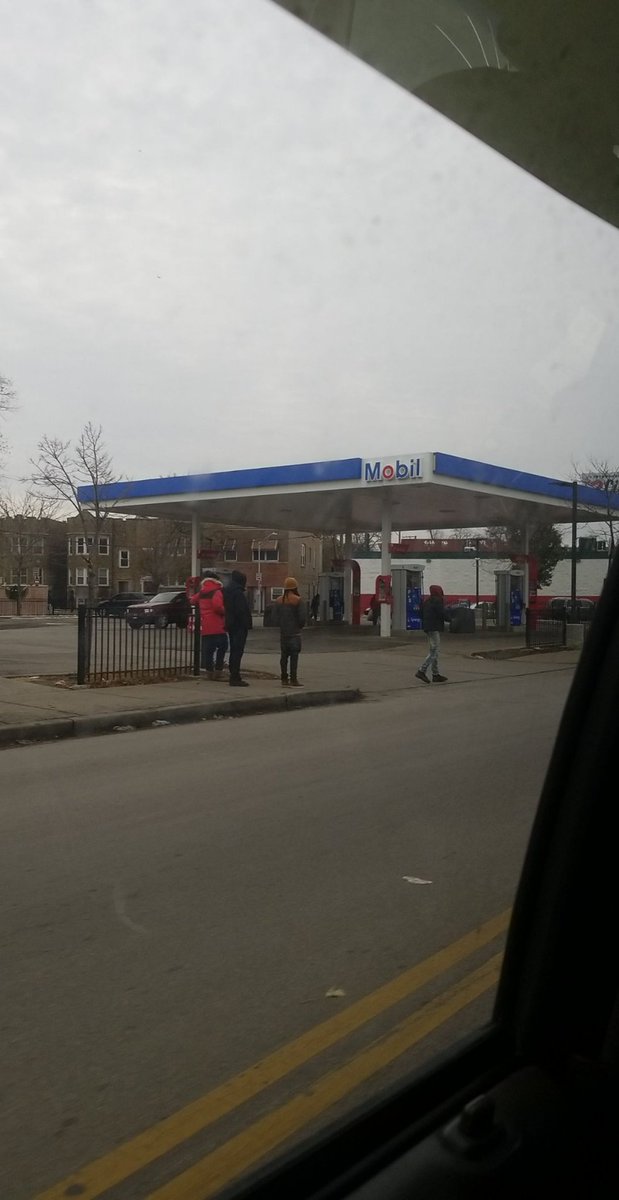 save_usY2H's tweet image. Grand and Monticello drug dealing everyday at tge gas station rain or shine cmon do something cops @Chicago_Police #freedrugbust