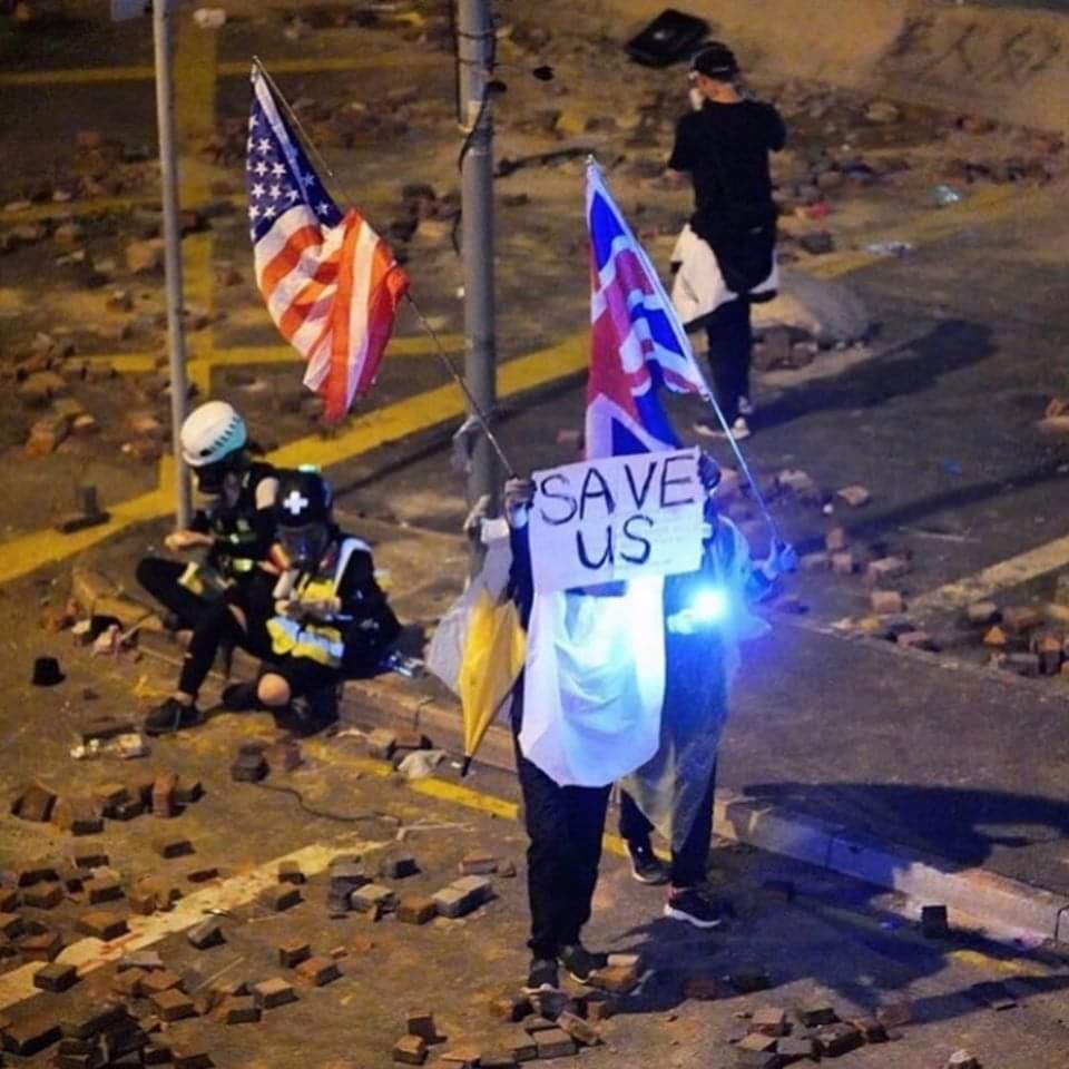 ESTHERPANG5's tweet photo. Help us please...

#standwithhk https://t.co/PGEysbXFl4