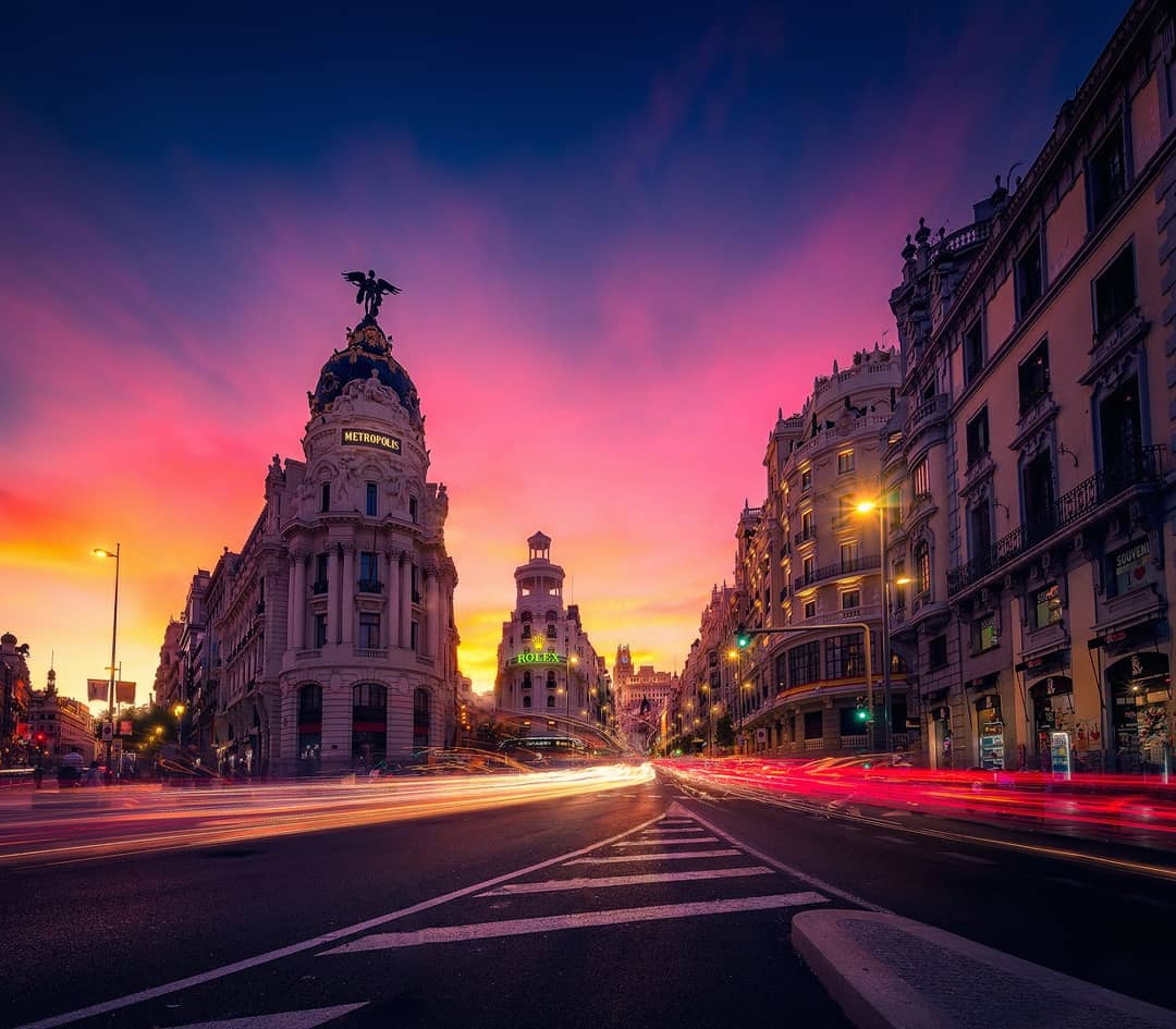 jmartinezmoran's tweet photo. Los mágicos atardeceres de Madrid y su Gran Vía. 😍😍
¿Se os ocurre algún plan mejor?
#DeMadridAlCielo
@Visita_Madrid @SecretosdeMadri
@SonyEspana
👇👇
https://t.co/dAiOhkAySd https://t.co/F64fl3xucY
