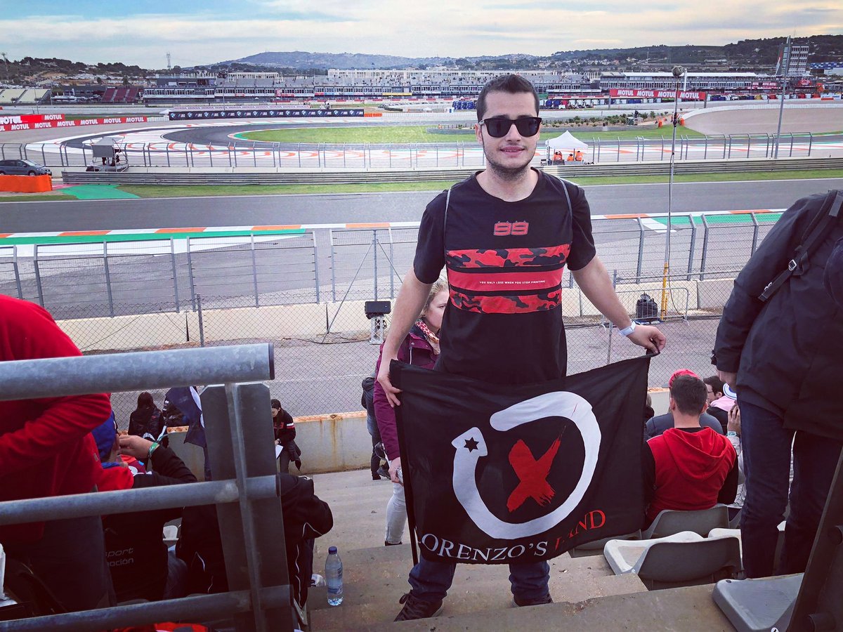 MrLeinad20's tweet photo. Legend @lorenzo99 #Cheste2019 https://t.co/qca6eGerE9