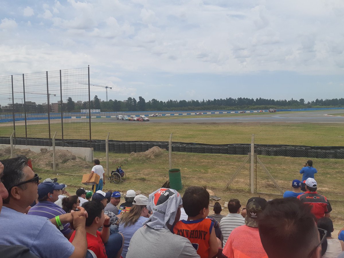 David3Felipe's tweet photo. Lindo domingo para ver a @prensatn con mi viejo! Y de paso ver a mi hermano! Grande #LuchiFelipe En #Clase2 #Clase3 #FormulaPlus #TNenRosario https://t.co/WQeYqUUmv0
