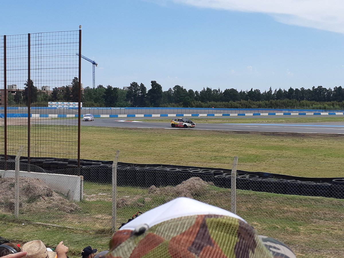 David3Felipe's tweet photo. Lindo domingo para ver a @prensatn con mi viejo! Y de paso ver a mi hermano! Grande #LuchiFelipe En #Clase2 #Clase3 #FormulaPlus #TNenRosario https://t.co/WQeYqUUmv0