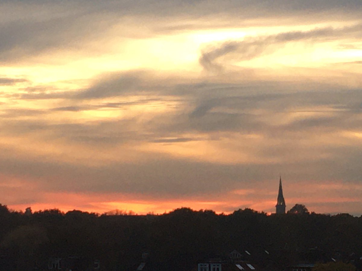 NikkiBaughan's tweet image. #londonsunset @LondonSunsets