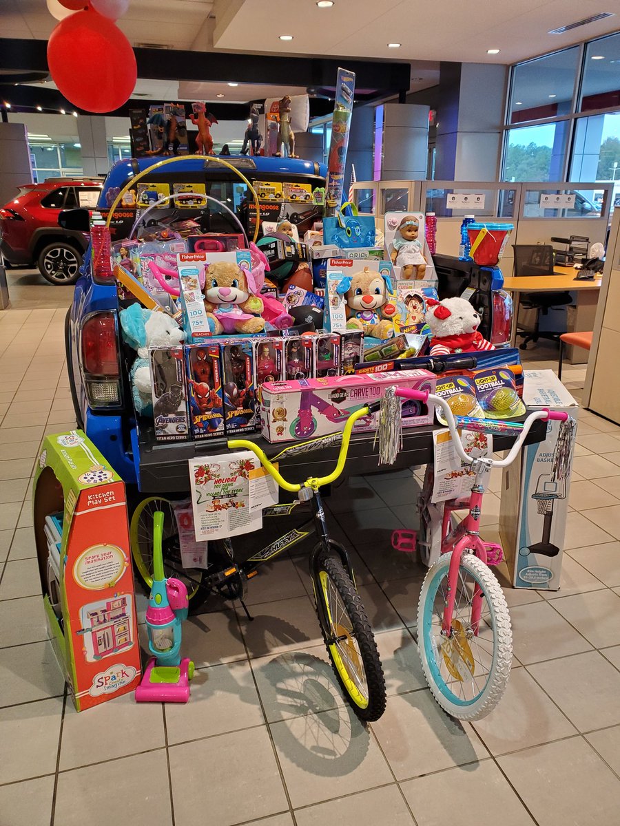 ChuckEasters's tweet photo. @RivertownToyota let's keep collecting for these wonderful local organizations Feeding the Valley and Open Door Community House https://t.co/hHlNhNwUvj