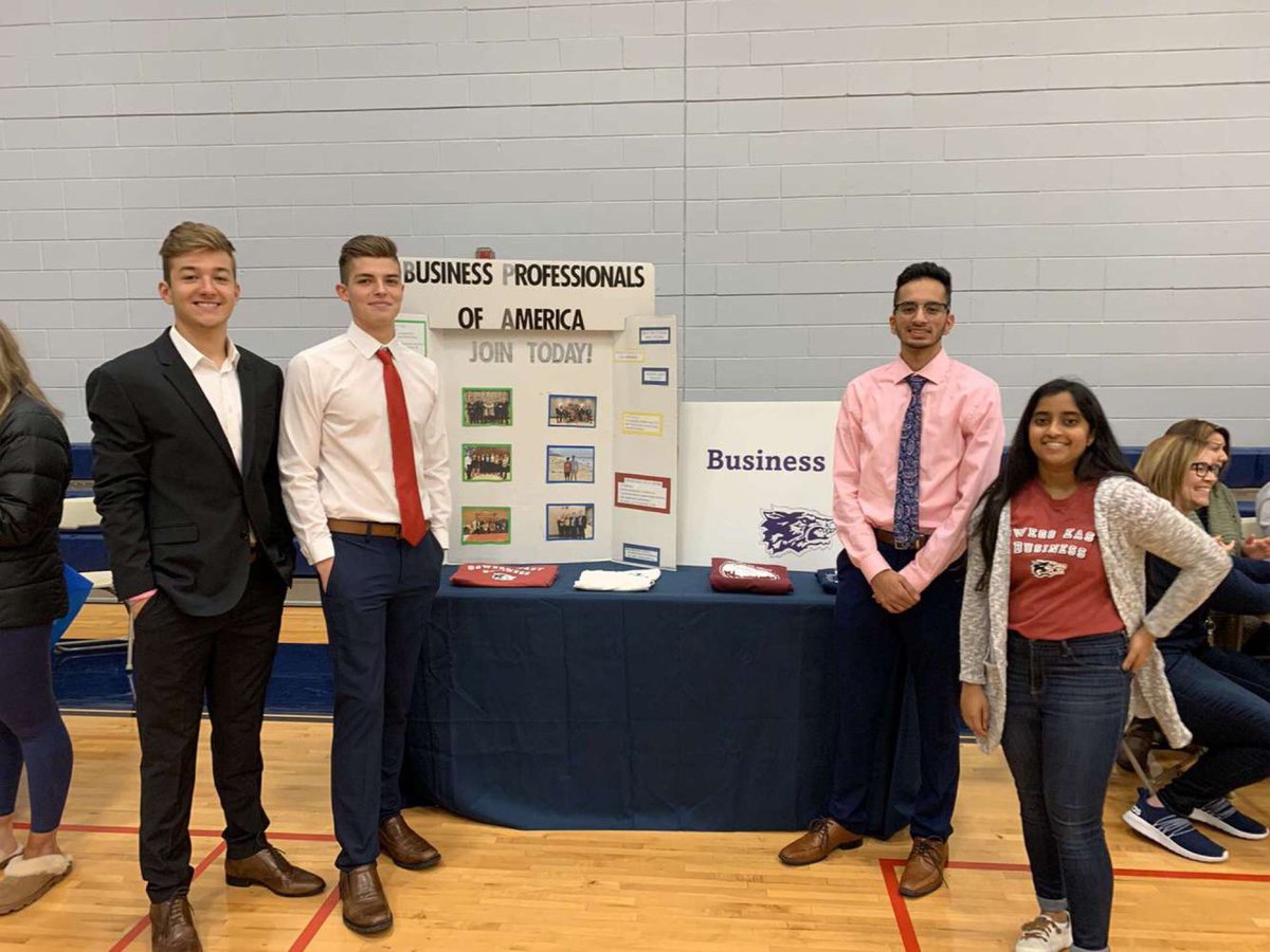 OEHSBPA's tweet photo. Future Wolves night was a success! As pictured below, we worked to guide incoming students by offering some explanation on the workings of the club, as well as gathered emails from those interested in additional information. https://t.co/WbBQ9h0az5