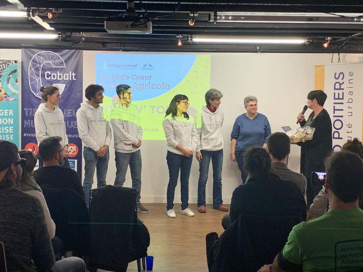 cobaltpoitiers's tweet photo. #SWPoitiers Le prix coup de ❤️ remis par le @CreditAgricole revient à l’équipe de Kultiv ton toit ! https://t.co/MtAsvmBhXZ