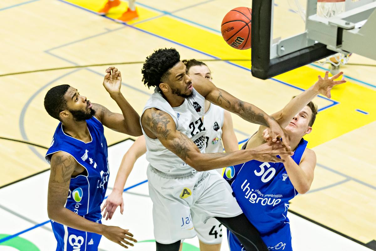 Voitto!

Parin tiukan tappion jälkeen marginaalit vihdoin kääntyivät meidän eduksi ja tuloksena oli 78-76 (36-38) kotivoitto Raidersista!

Ottelun ratkaisijaksi nousi Isaac Williams, joka upotti ratkaisuhetkillä kuusi tärkeää pistettä.

forssanlehti.fi/urheilu/tiukka… #M1DA