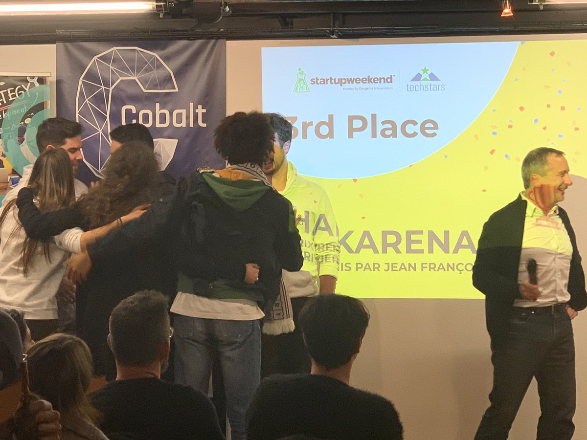cobaltpoitiers's tweet photo. 🥉Le 3e prix du #SWPoitiers est remis à l’équipe Hakarena par @jfcerisier @UnivPoitiers ! https://t.co/ct8Yqjlp9v