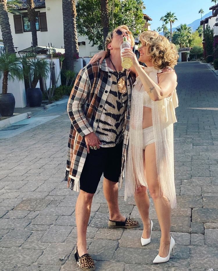 Derek Warburton and Mädchen Amick are a dream duo! This photo shoot is going to be amazing. 🔥
<a href="/madchenamick/">Mädchen Amick</a> <a href="/DerekWarburton/">Derek Warburton</a>