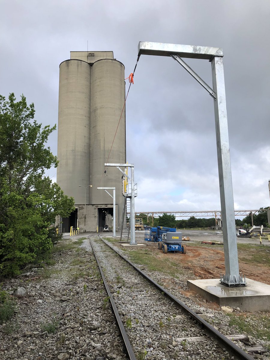 RacksLoading's tweet image. New hopper rail car installation- please contact us for rail car or truck fall arrest systems! From engineering, foundations and assembly! American Load Racks can also inspect your existing systems- please contact us when you need us at info@americanloadracks.com