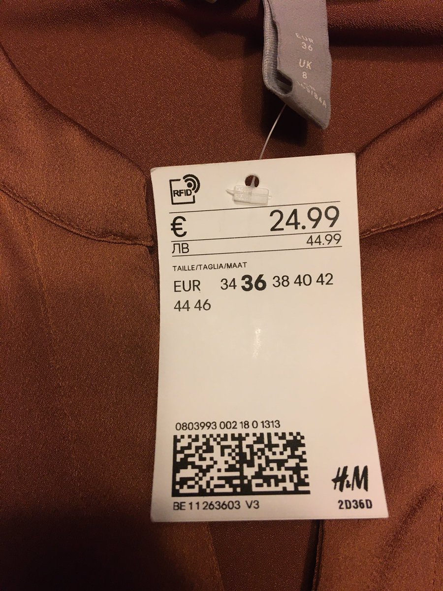 djaanna_'s tweet photo. @hm_custserv Hoi! Ik heb gisteren in Antwerpen deze jurk gekocht. Helaas zag ik toen ik hem thuis paste dat er vreemde vlekken op zitten aan de linkerkant. Ik woon zelf in Nederland... is er een mogelijkheid om deze te ruilen of een andere optie? https://t.co/NWR94Xqbyd