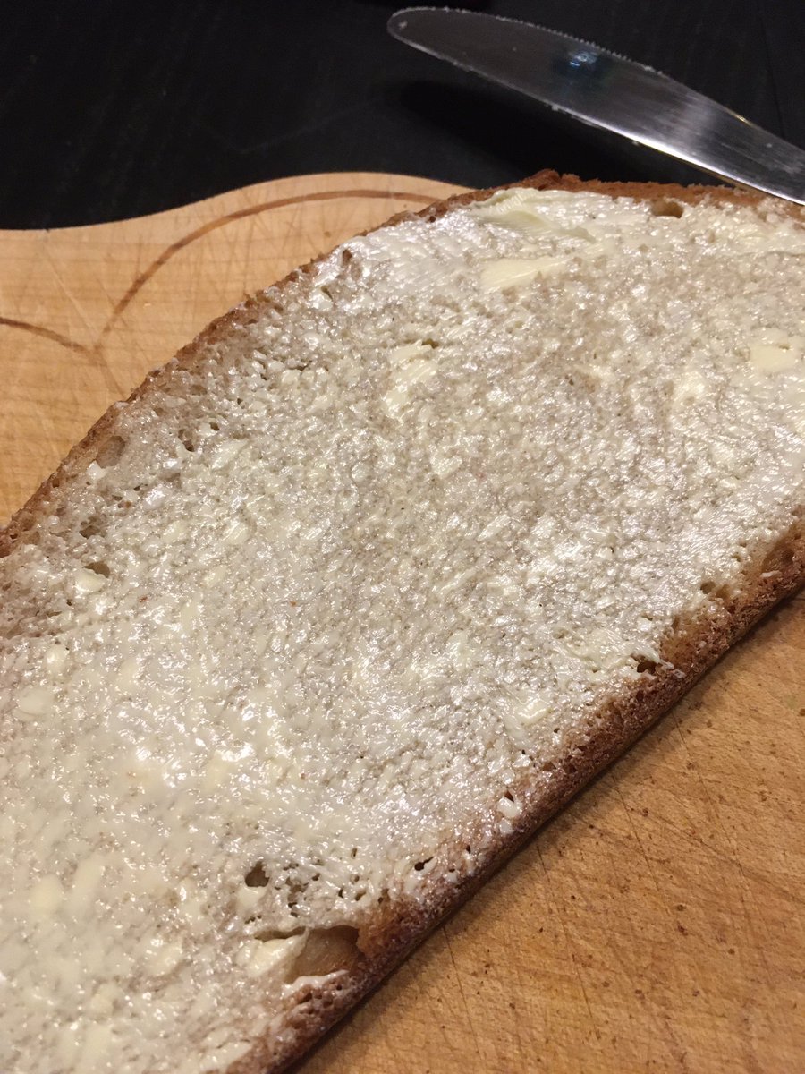 koenigole's tweet photo. Ja danke, @lieferando Ihr habt die Bestellung vergeigt und ich kaue jetzt Butterbrot. Näxtmal ohne euch!! https://t.co/5OB6IVa642