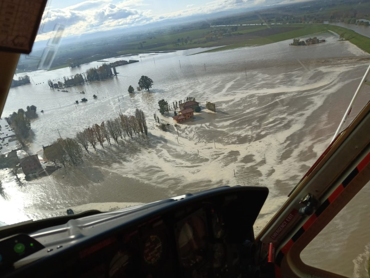 #Maltempo al lavoro tutto sistema protezione civile <a href="/RegioneER/">Regione Emilia-Romagna</a>, monitoraggio costante territorio. Stato allerta rossa prosegue. Non appena quadro danni sarà chiaro, via a richiesta stato emergenza nazionale. La situazione  bit.ly/2Xre2ya