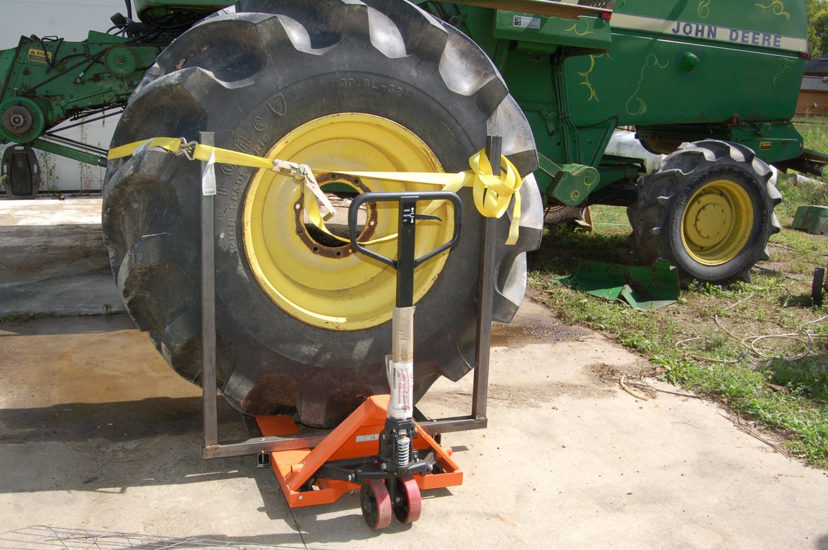 CattMaxx's tweet photo. @Farmer3086 That's an 8820.
I run old junk because they are easy to fix and mostly because they are paid for.
I made a cart for removing the feeder house.
It worked great.
Also rigged a jack for pulling tires.
. https://t.co/gH8HWVm9mP