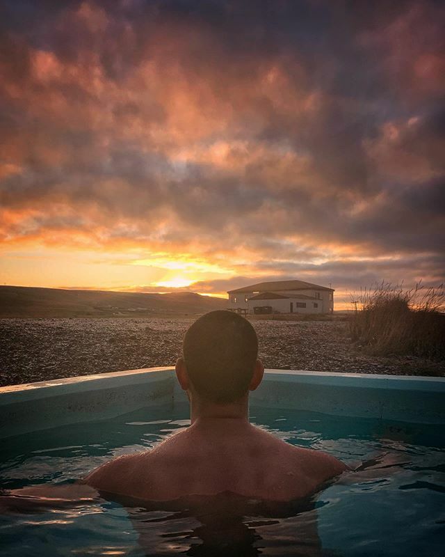 AmineBaller's tweet photo. Shot and edited with iPhone 📱📸
Je reçois pas mal de questions 🎦 sur le matériel mais au final c’est l’histoire 📝 qui compte, l’échafaudage que tu grimpes pour atteindre une belle vue sur un toit, le voyage que tu as décidé d’organiser et financer à t… https://t.co/DjdtWYJbBY https://t.co/CFH59VpPXY