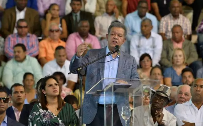Leonel Fernández recibe apoyo masivo y reitera fraude►►bit.ly/2XugRhW Por:<a href="/MarcosAntonioRG/">Marcos Rodríguez</a> #elCaribe