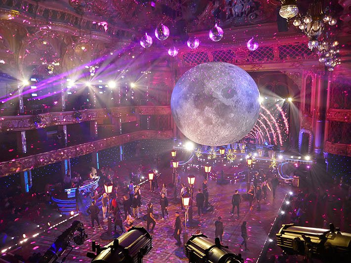 lukejerram's tweet photo. Photos of #MuseumOfTheMoon by artist @lukejerram on Strictly Come Dancing ! #StrictlyComeDancing2019
@WWconsortium @NNFest @brightfest @wethecurious_ @bristol247 @BristolPostEnts @bbcrb https://t.co/pi4TcacLtY