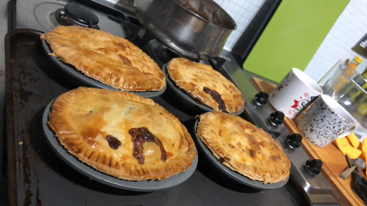 lupisdelupis's tweet image. I made some rippin’ Mushroom, Stilton and Chestnut Pies. Cos it’s Sunday and no other reason. #pieweather #pie