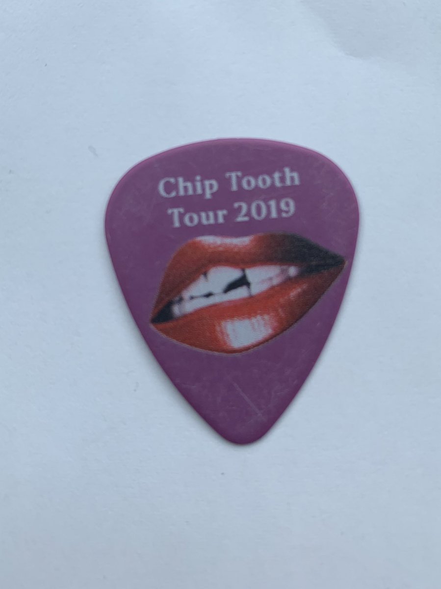 nkn03's tweet photo. @ThisIsRobThomas @JessBackstage last night was special ๐
Big thanks to @BrianBrunka for the setlist and to @RDS44162915 for the guitar pick. #chiptoothtour ๐ #Robvember see you in Melbourne ๐ถ https://t.co/mSol74Ezwf