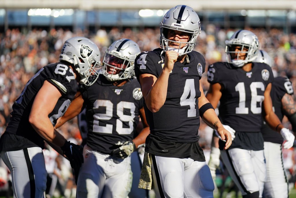 Derek Carr's excellent touchdown has made it Oakland Raiders 14-7 Cincinnati Bengals. Loads going on across all the #NFL games. Keep on top of all of it here: https://bbc.in/2qlQY7J #bbcnfl