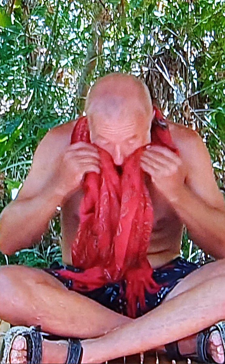 MarcelUbela's tweet photo. Tim hou op met janken en regel wat of zo 
Het is #expeditierobinson 
Geen executie robinson https://t.co/Hw7rJRe0pW