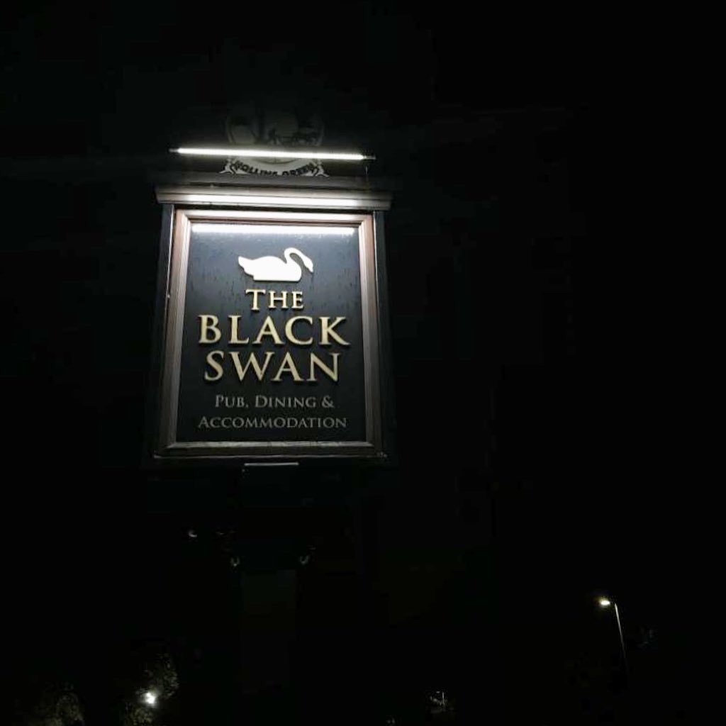 SEVENBRO7HERS's tweet image. Sunday ‘Session’ @BlackswanRixton 🍻
Our Session Pale Ale gracefully pulled on Cask by the team at #theblackswan  
Great bar and restaurant and a delicious Sunday Dinner to accompany that pint ! 

#caskbeer #sessionpaleale #sevenbro7hers