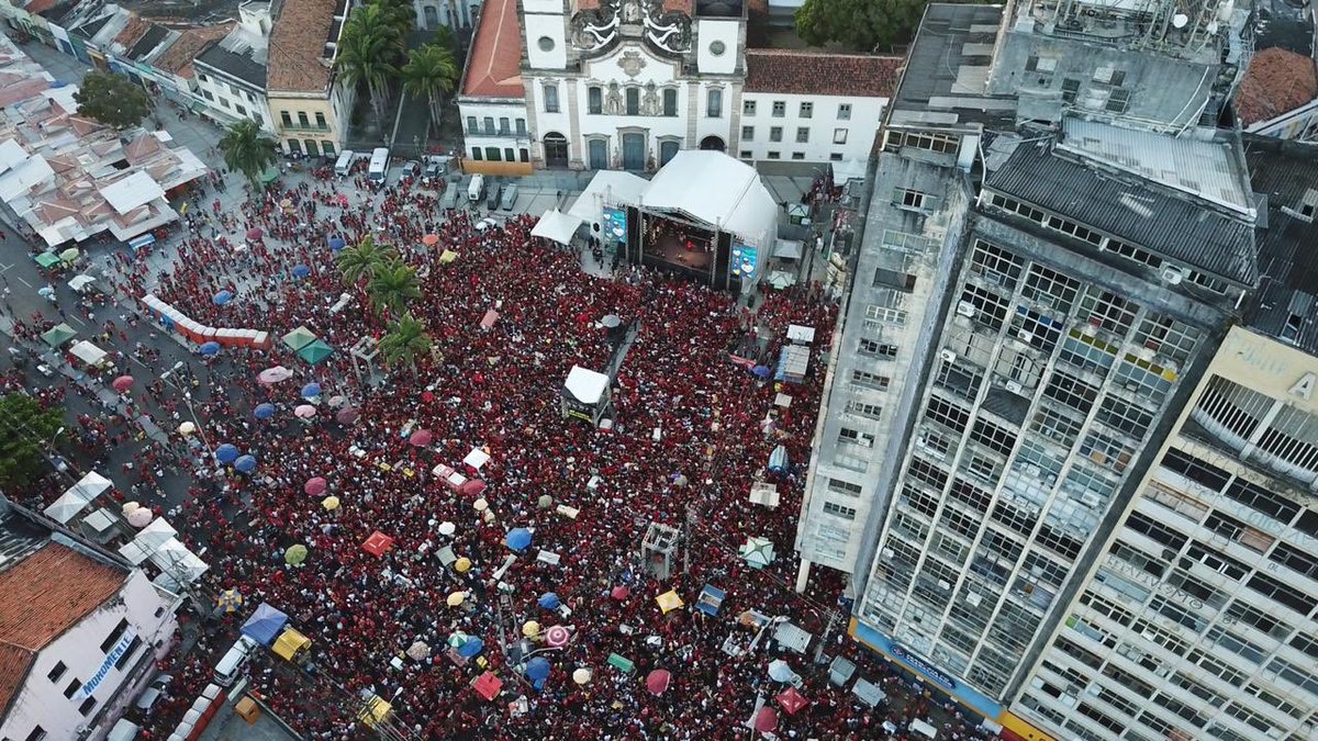O dia que o Recife juntou um mar te gente para receber o ex-presidente Lula #FestivalLulaLivre