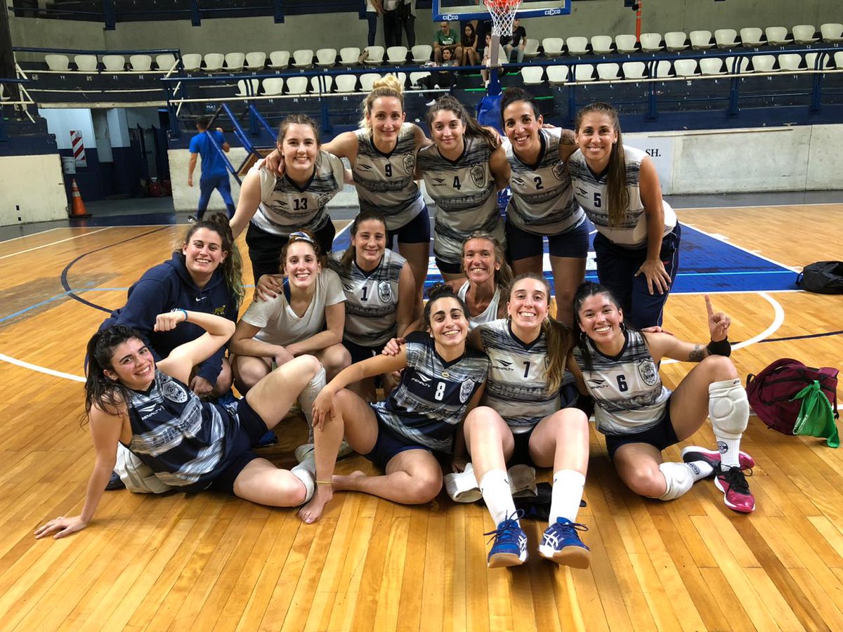 CelBarbero's tweet photo. No miento cuando digo que tengo a las mejores a mi lado..
A estas mujeres damelas siempre!!!
#voley
#ElBeta
#felizDomingo https://t.co/sxotO37Iif