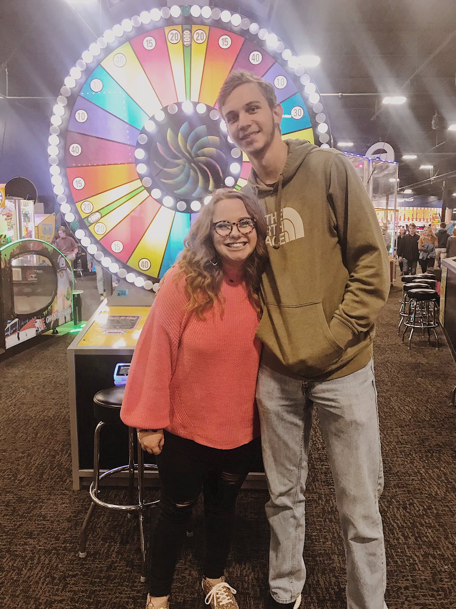 This is Levi Whiddon. He’s really short, not funny at all, and is really bad at arcade games.

0/10 horrible banquet date