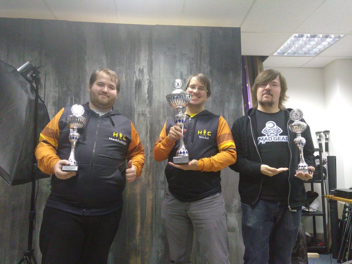 Q_RASHDE's tweet photo. Die Bilder unserer Spieler nach der Preisverleihung.
Noch einmal Gratulation an die Top 3 in #Tekken7 und #SamuraiShodown !

Vielen Dank an @maddo88888 @Kurryeis @Art_of_Phoenix und @lfn1032 für die Teilnahme!

Man sieht sich für Season 2 in 2020! https://t.co/ChzsMVJb86