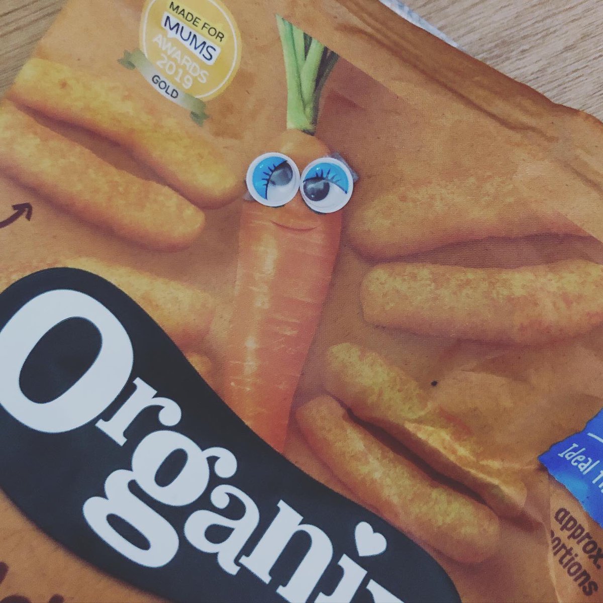 RuthAmos's tweet image. Day 17 of #makevember and I’ve been putting googley eyes on random objects. Everything gets so much better with googley eyes 👀