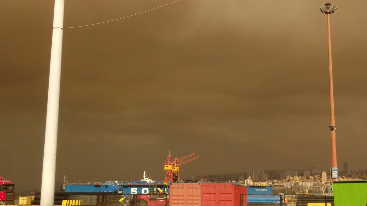 Desde Muelle Prat, así está el cielo en Valparaíso...