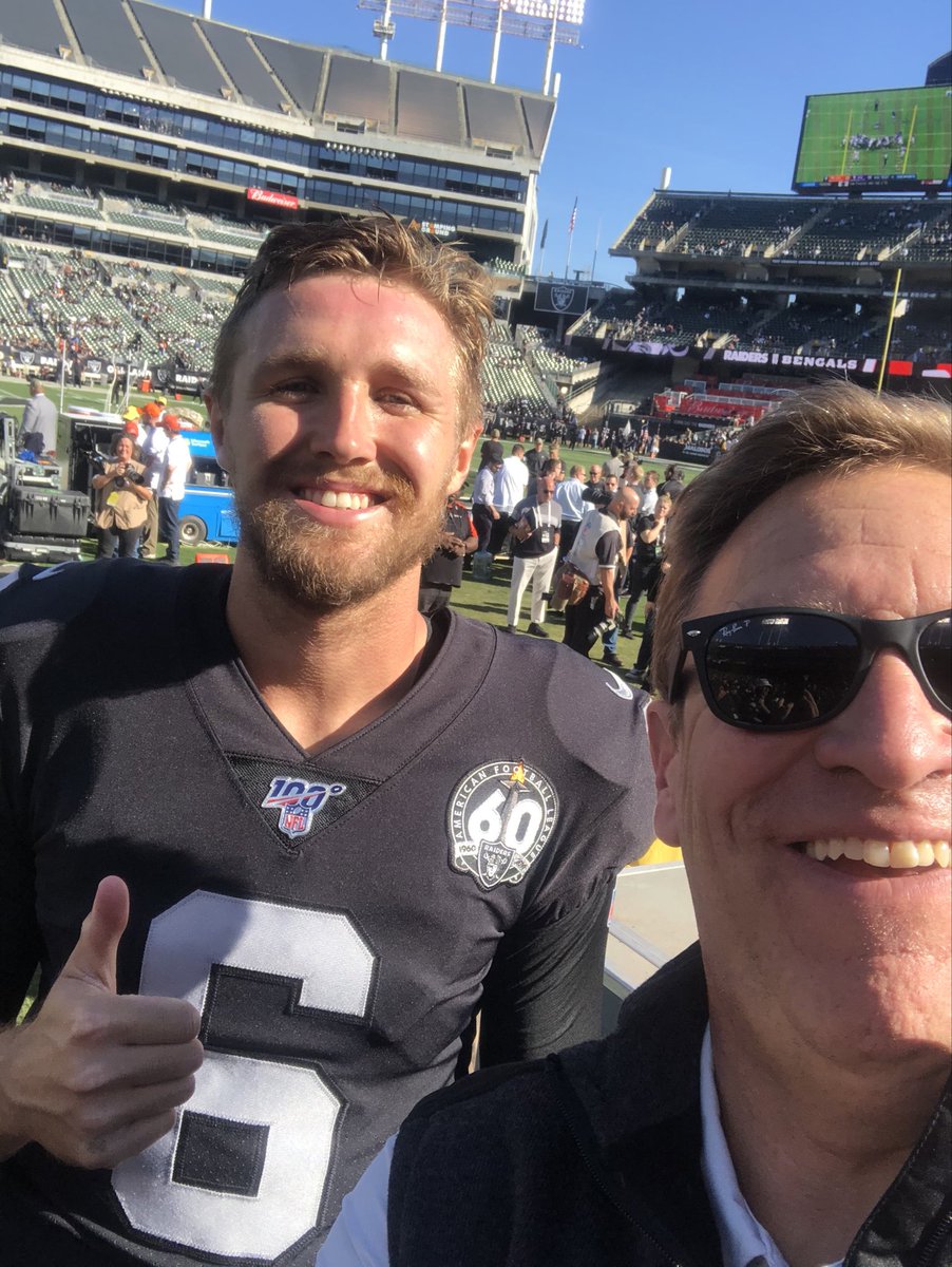 ajcolejr's tweet photo. Selfie of the week # 68. @AJCole90 and @Raiders take on @Bengals and @PackFootball teammate Ryan Finley. Beautiful day in Oakland 4 football. #SelfieDad #JustWinBaby #RN4L #Navy #SaluteToService #OldSchoolRayBans #SeeingWorldOneFootballGameAtaTime https://t.co/DSyQtIdc3d
