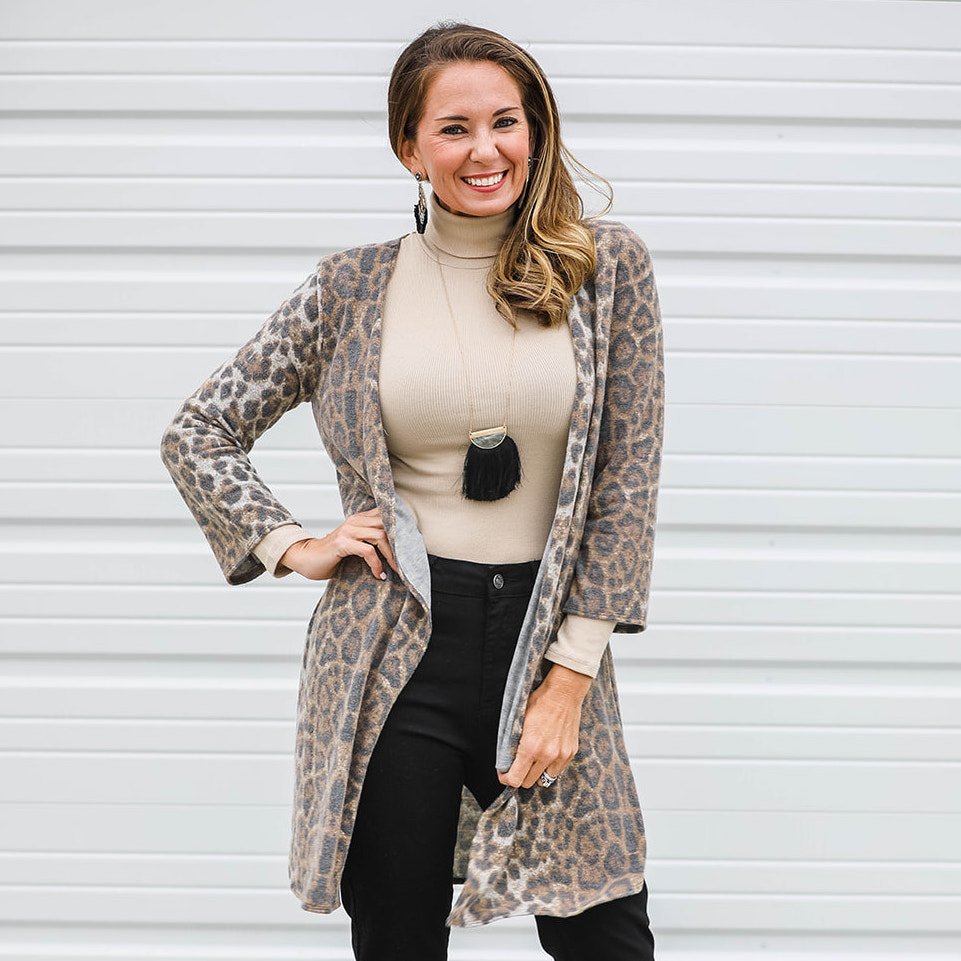 asherkatestyle's tweet photo. Our newest cardi obsession: Andi😍This little leopard cardigan is so cozy &amp; can be styled so many different ways!
#leopard #falltrends #asherkate  https://t.co/0EhCvs6tRT https://t.co/iV0LQziZtv