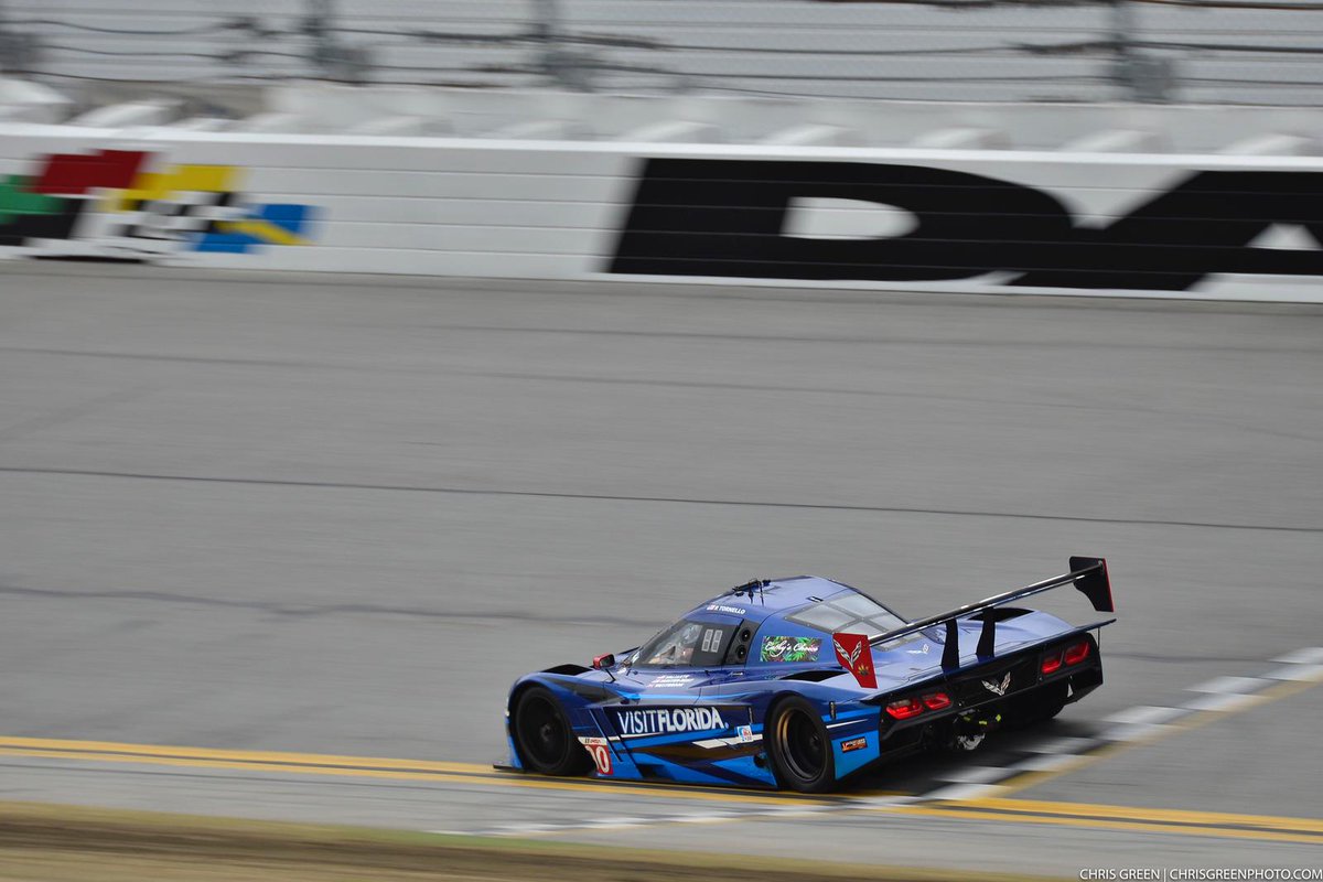 Ahhh por cierto!!! Que este fin de semana he corrido las 24h de Daytona Classic con este bicharraco!!! Os gusta??
Un DP del 2013 con motor de 580cv de Chevrolet !! Un avión!

Dejé el coche en 1er lugar durante mi relevo!! Menuda experiencia.