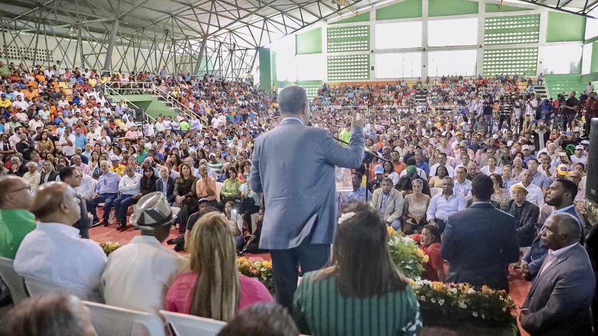 Hoy agradezco el coraje inmenso de miles de compañeros con más de 20 años de militancia en el otro partido, que han sido capaces de presentar renuncia porque entienden que ya la cúpula del PLD no los representa en términos de valores, principios y de comportamiento político.