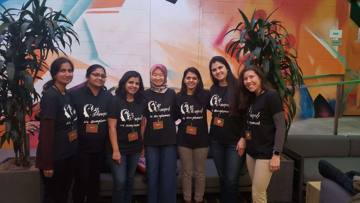 tweetmunira's tweet photo. We do things in style!
Looks like an understatement to me @guptamomllc !! #Momrelaunch #DF19
Talking of style, Team of moms are no different!! Runs in the @momrelaunch family, is it? https://t.co/8EKMIEowXi
